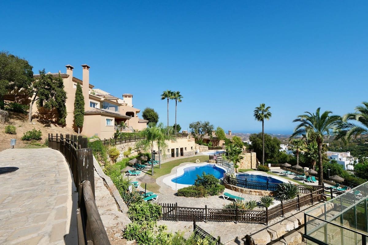 2 slaapkamer Penthouse te koop in La Mairena met zwembad - € 378.000 (Ref: 9294155)