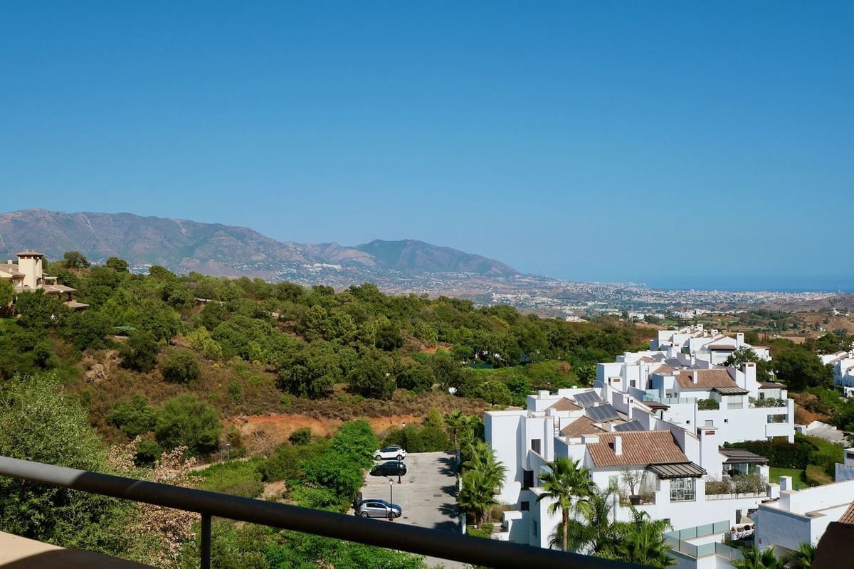 2 slaapkamer Penthouse te koop in La Mairena met zwembad - € 378.000 (Ref: 9294155)