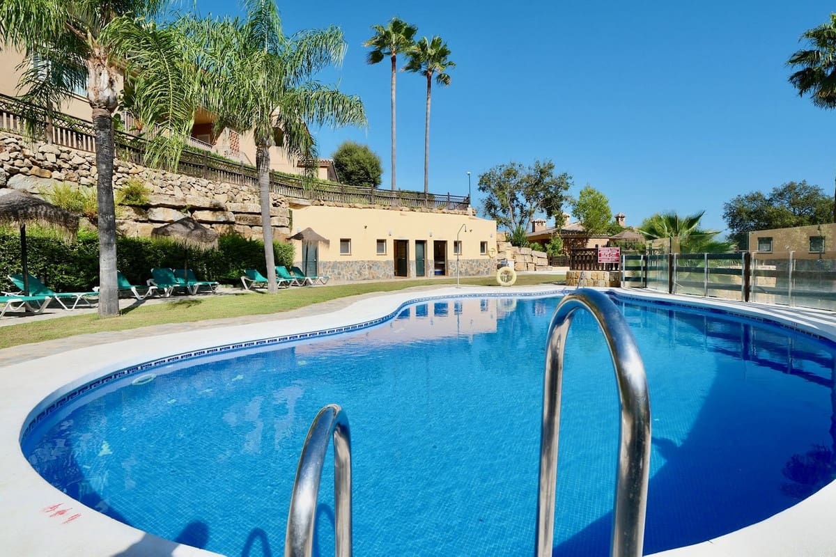 2 slaapkamer Penthouse te koop in La Mairena met zwembad - € 378.000 (Ref: 9294155)