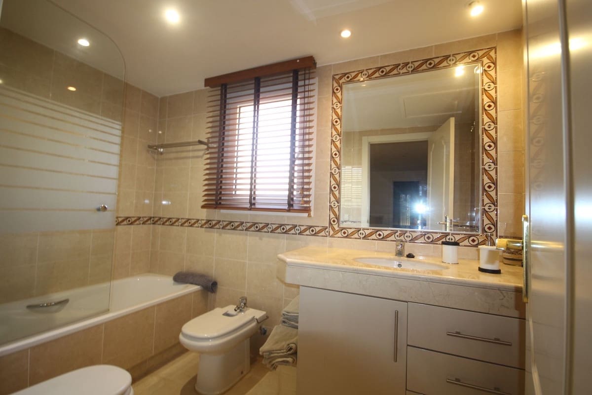 3 quarto Moradia Geminada para venda em Riviera del Sol com piscina garagem - 639 000 € (Ref: 9308408)