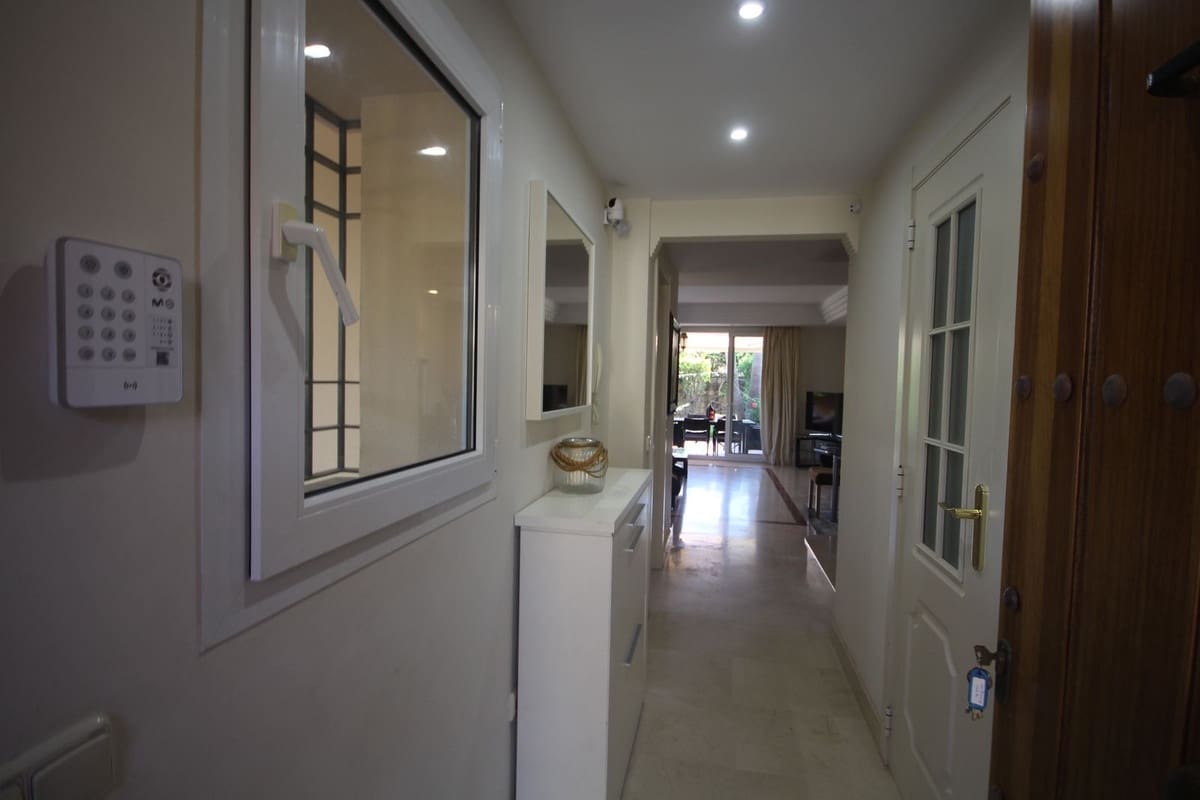 3 quarto Moradia Geminada para venda em Riviera del Sol com piscina garagem - 599 000 € (Ref: 9308408)