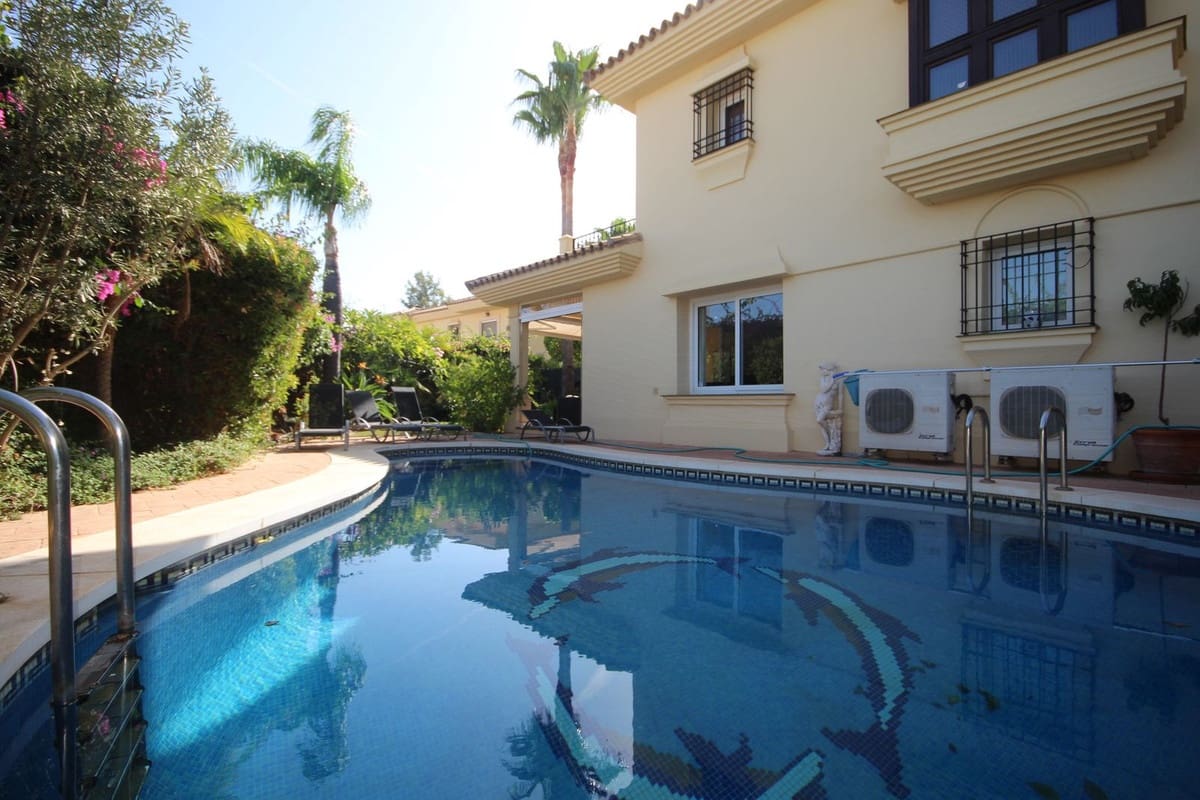 3 bedroom Semi-detached Villa for sale in Riviera del Sol with pool garage - € 599,000 (Ref: 9308408)