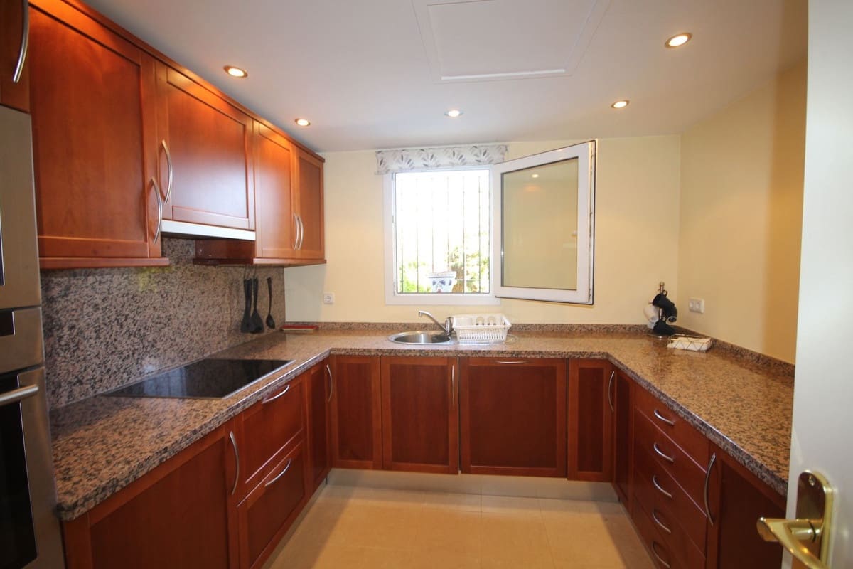 3 bedroom Semi-detached Villa for sale in Riviera del Sol with pool garage - € 599,000 (Ref: 9308408)