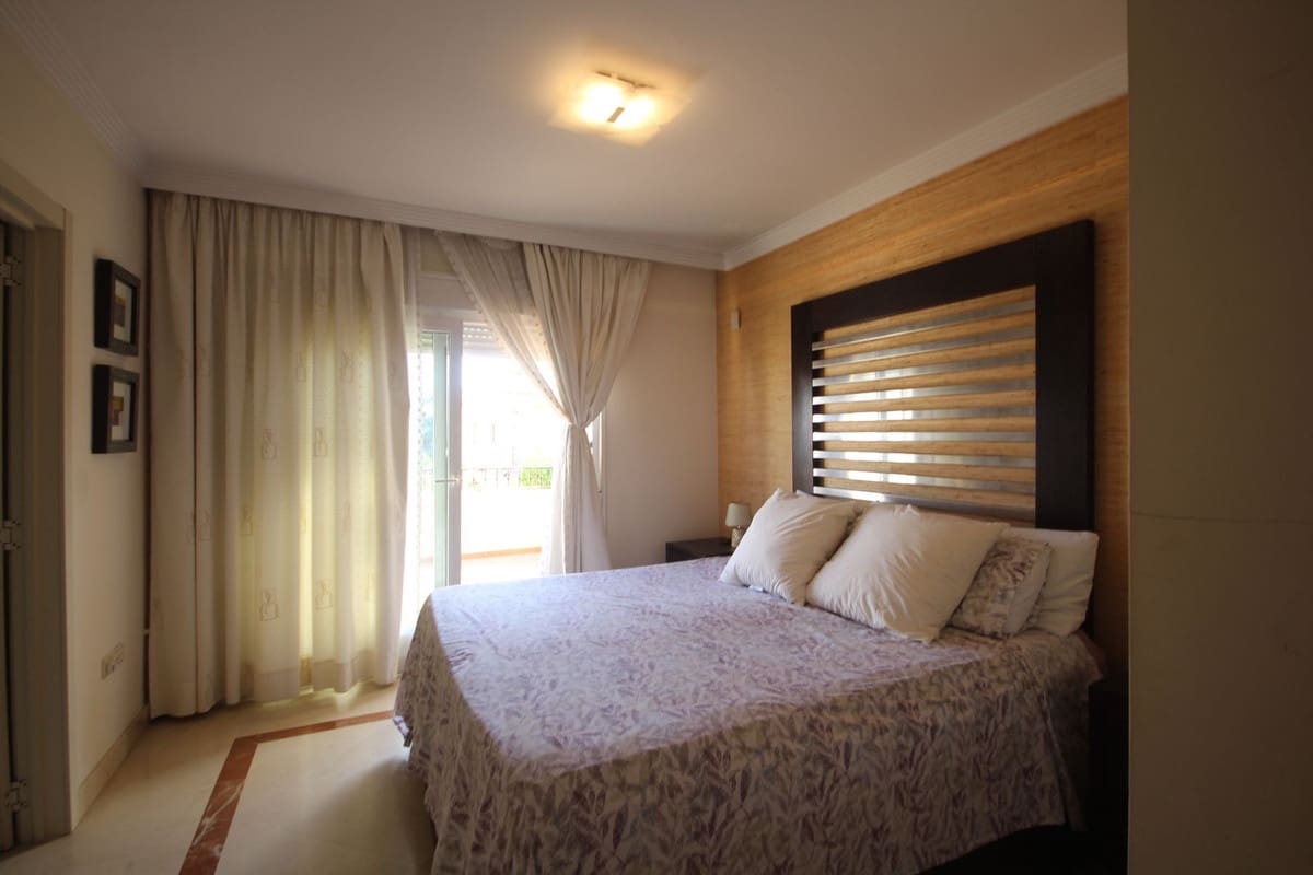 3 bedroom Semi-detached Villa for sale in Riviera del Sol with pool garage - € 599,000 (Ref: 9308408)