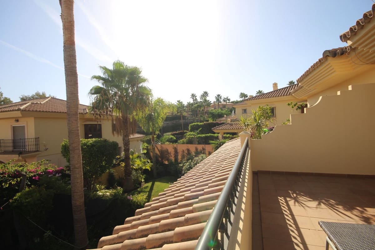 3 soverom Kjedet enebolig til salgs i Riviera del Sol med svømmebasseng garasje - € 599 000 (Ref: 9308408)
