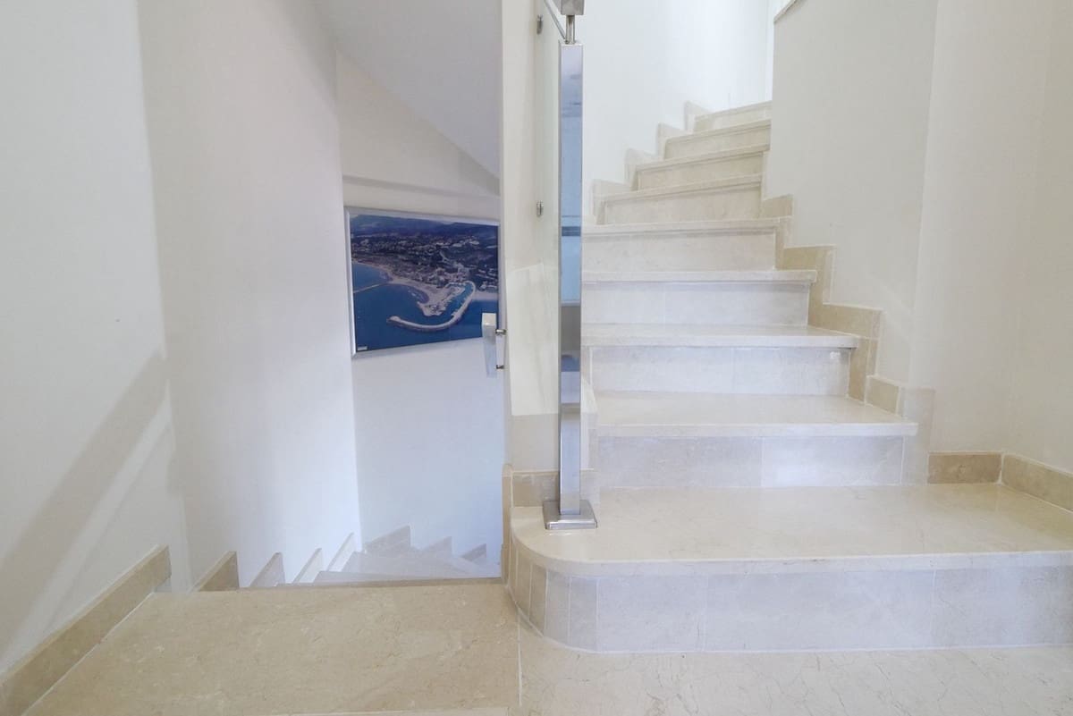 2 slaapkamer Appartement te koop in Cabopino met zwembad - € 439.900 (Ref: 9309164)