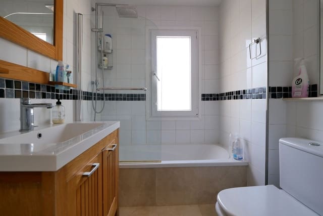 2 soveværelse Lejlighed til salg i Cabopino, Marbella med swimmingpool - € 439.900 (Ref: 9309164)