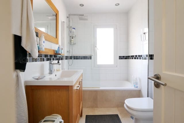 2 soveværelse Lejlighed til salg i Cabopino, Marbella med swimmingpool - € 439.900 (Ref: 9309164)
