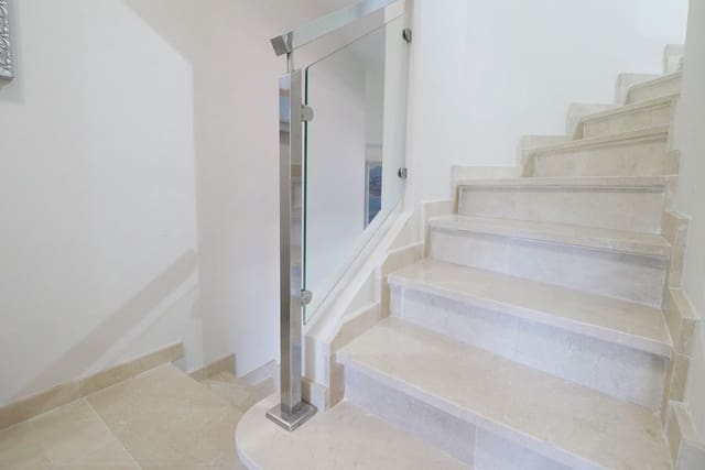 2 soveværelse Lejlighed til salg i Cabopino, Marbella med swimmingpool - € 439.900 (Ref: 9309164)