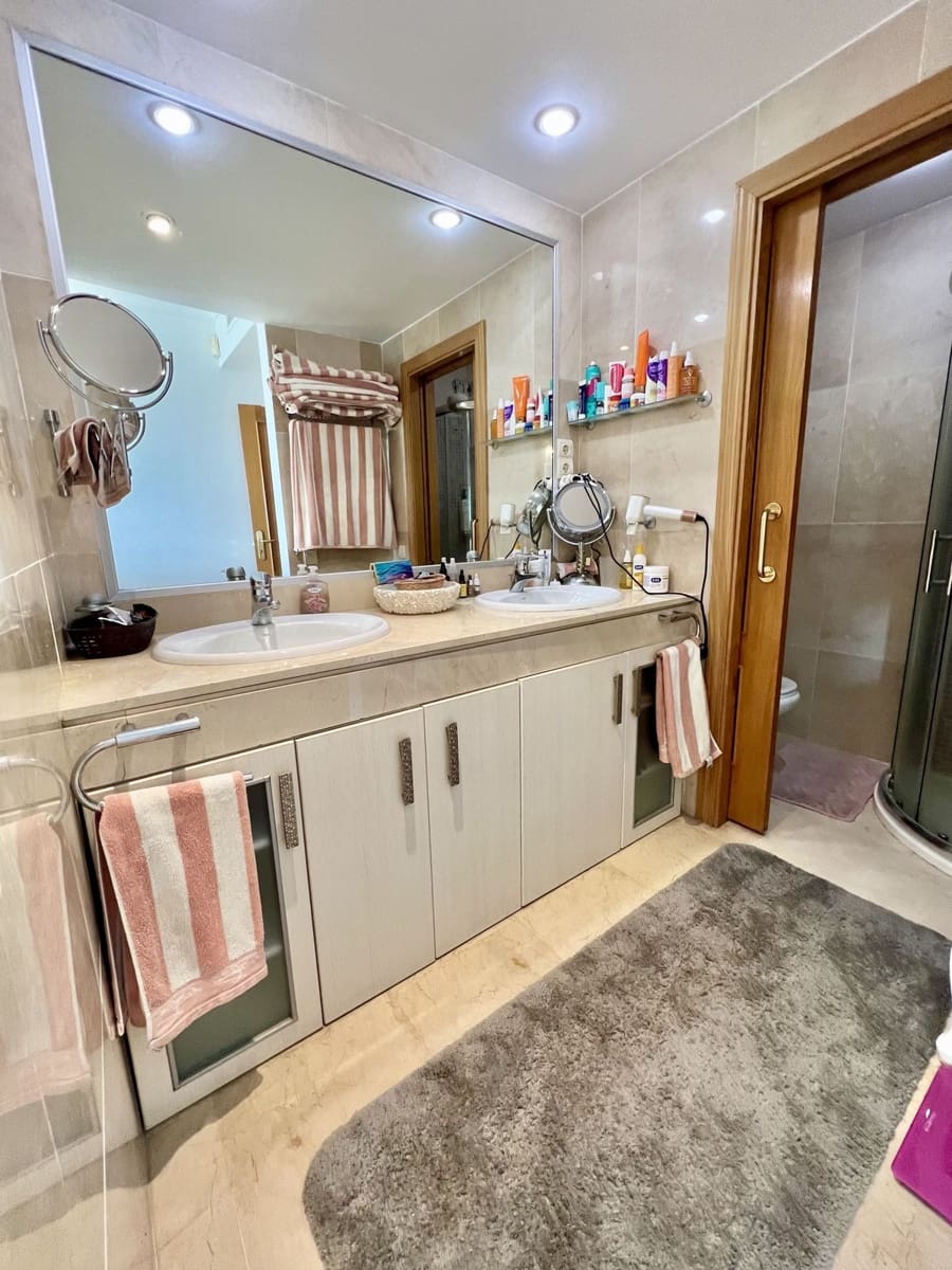 Apartamento de 2 habitaciones en Cabopino en venta con piscina garaje - 1.100.000 € (Ref: 9321442)