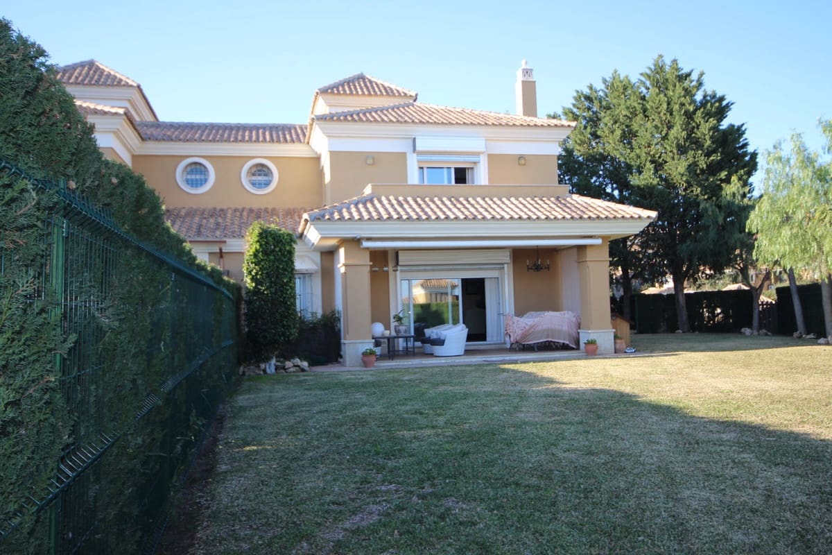 Chalet de 3 habitaciones en Marbella en venta con piscina garaje - 1.390.000 € (Ref: 9321443)