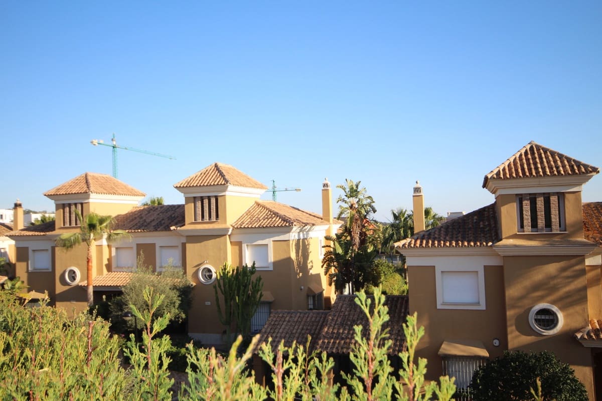 Chalet de 3 habitaciones en Marbella en venta con piscina garaje - 1.390.000 € (Ref: 9321443)