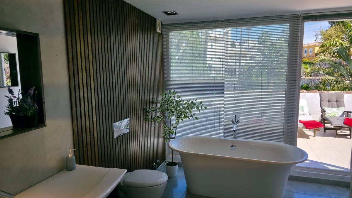 4 soveværelse Villa til salg i Calahonda med garage - € 899.000 (Ref: 9357617)