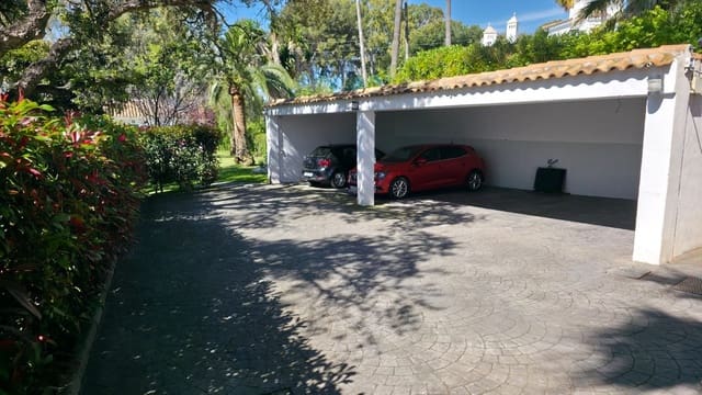 Chalet de 4 habitaciones en Calahonda, Mijas en venta con garaje - 899.000 € (Ref: 9357617)