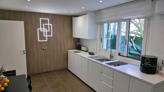 4 sypialnia Willa na sprzedaż w Calahonda, Mijas z garażem - 899 000 € (Ref: 9357617)