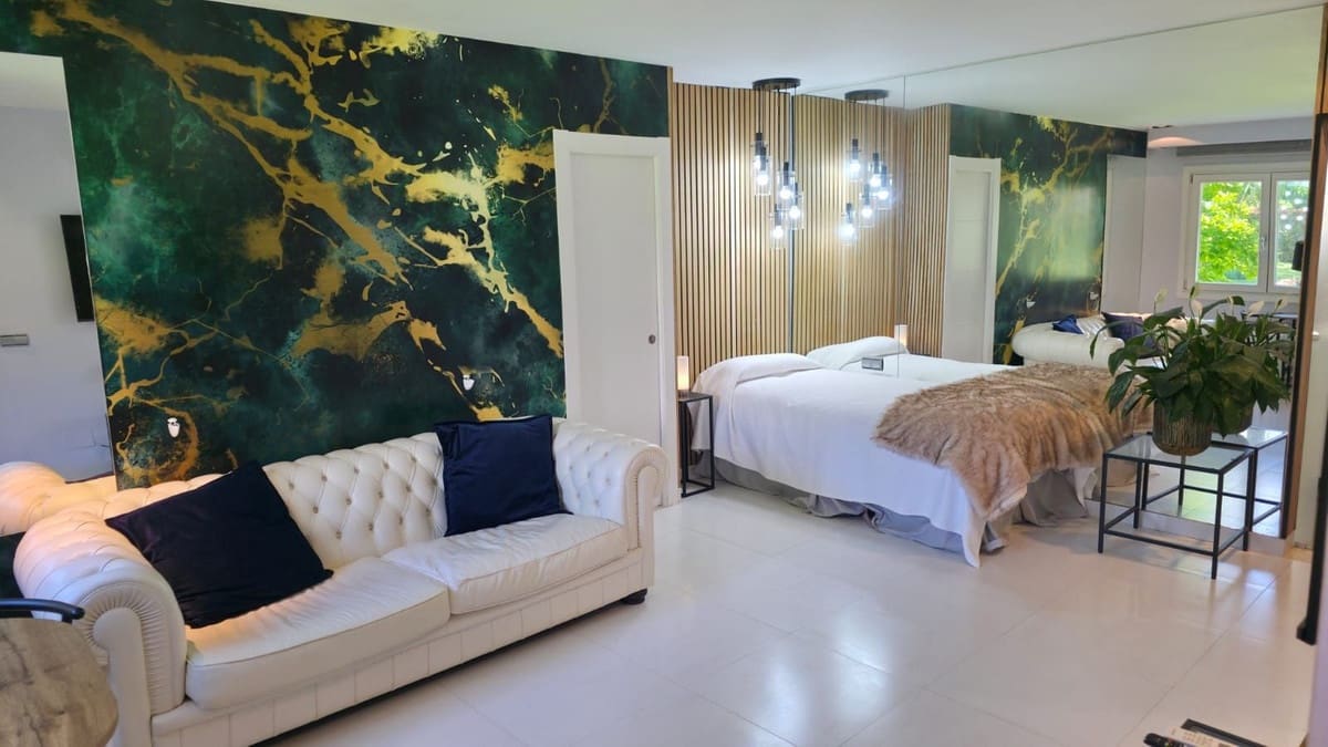 4 bedroom Villa for sale in Calahonda with garage - € 899,000 (Ref: 9357617)