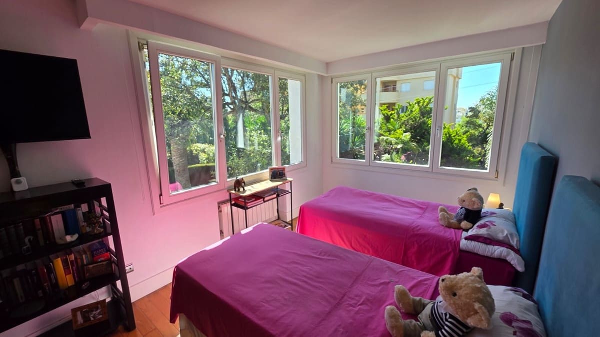 4 bedroom Villa for sale in Calahonda with garage - € 899,000 (Ref: 9357617)