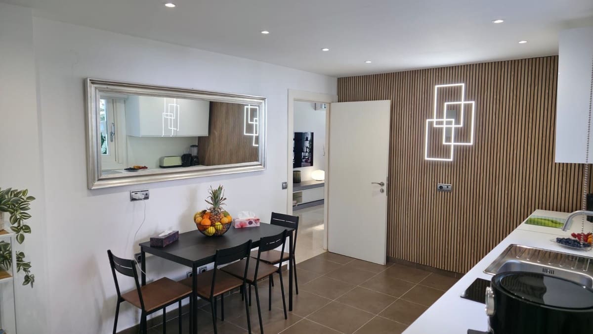 4 bedroom Villa for sale in Calahonda with garage - € 899,000 (Ref: 9357617)