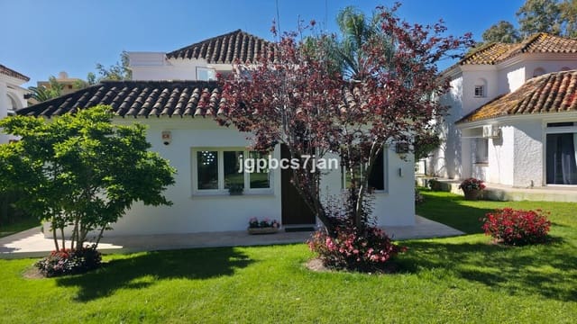 4 makuuhuone Huvila myytävänä paikassa Calahonda, Mijas mukana uima-altaan 
autotalli - 899 000 € (Ref: 9357617)