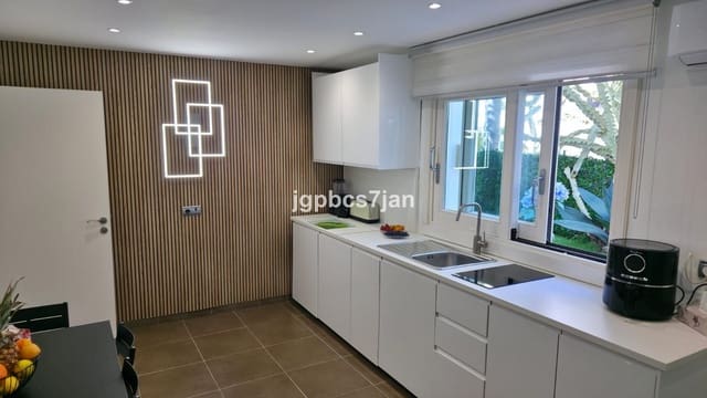 4 makuuhuone Huvila myytävänä paikassa Calahonda, Mijas mukana uima-altaan 
autotalli - 899 000 € (Ref: 9357617)