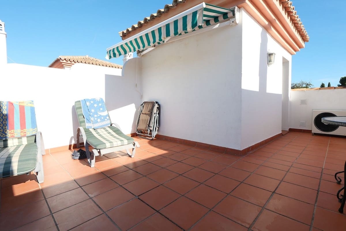 2 bedroom Townhouse for sale in Cabopino with pool garage - € 499,000 (Ref: 9363005)