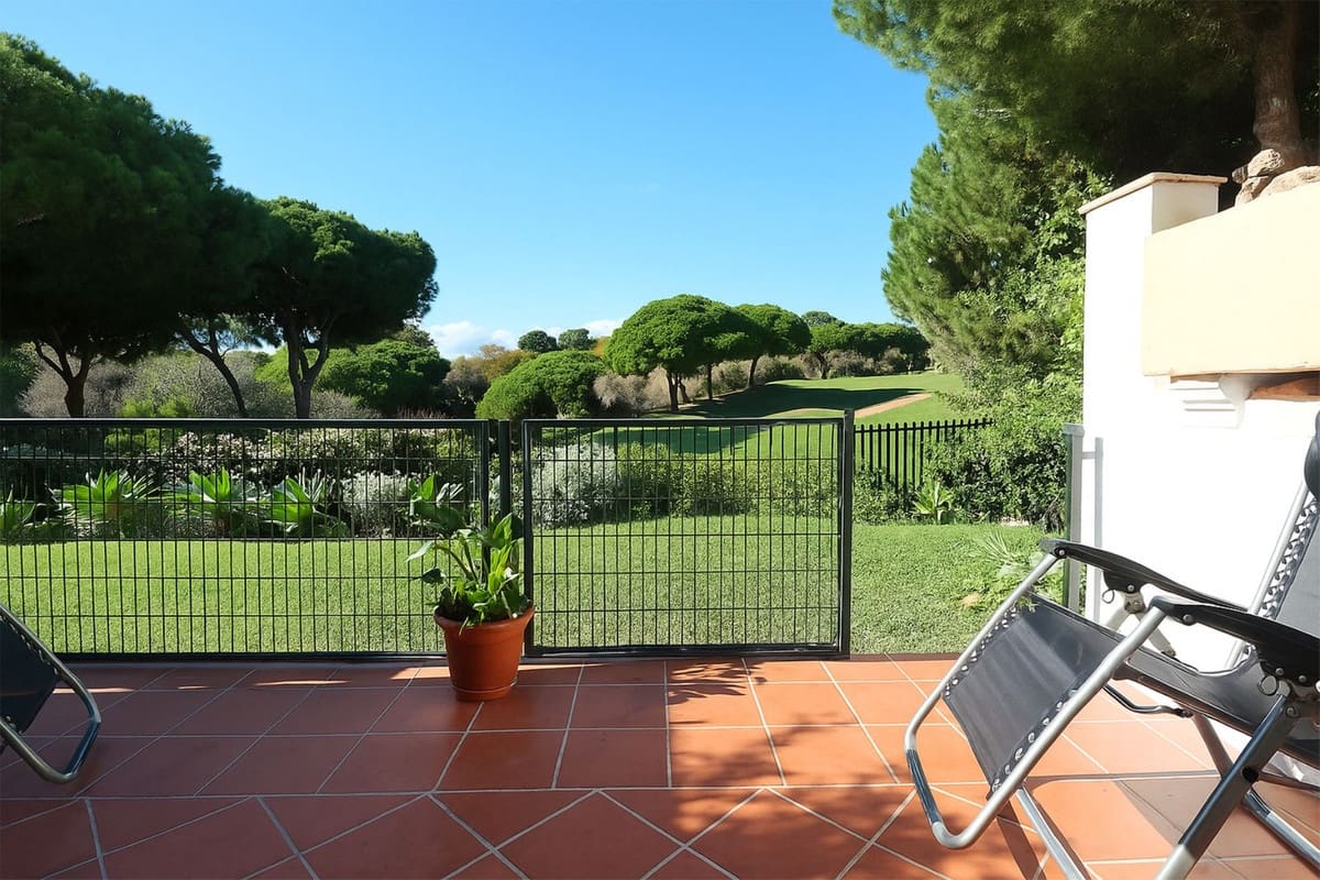 2 bedroom Townhouse for sale in Cabopino with pool garage - € 499,000 (Ref: 9363005)