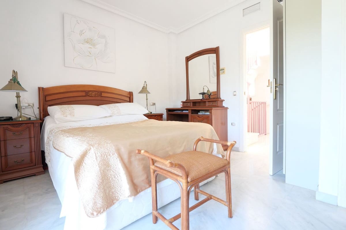 2 bedroom Townhouse for sale in Cabopino with pool garage - € 499,000 (Ref: 9363005)