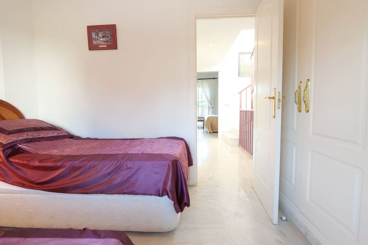 2 bedroom Townhouse for sale in Cabopino with pool garage - € 499,000 (Ref: 9363005)