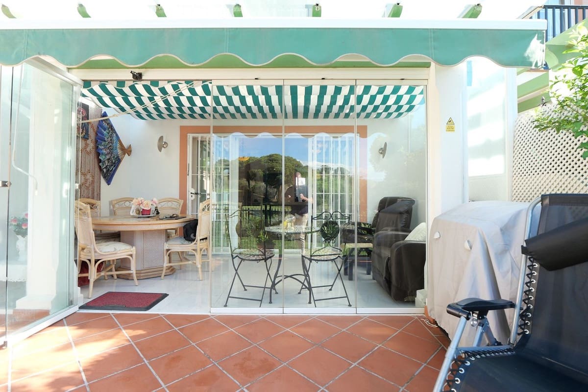 2 bedroom Townhouse for sale in Cabopino with pool garage - € 499,000 (Ref: 9363005)