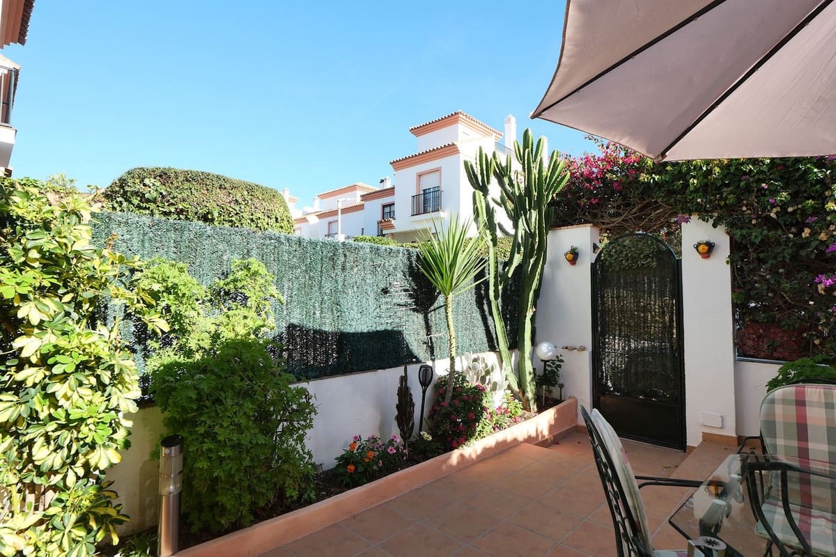 2 bedroom Townhouse for sale in Cabopino with pool garage - € 499,000 (Ref: 9363005)