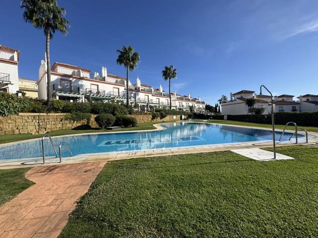 2 soveværelse Byhus til salg i Cabopino, Marbella med swimmingpool garage - € 499.000 (Ref: 9363005)
