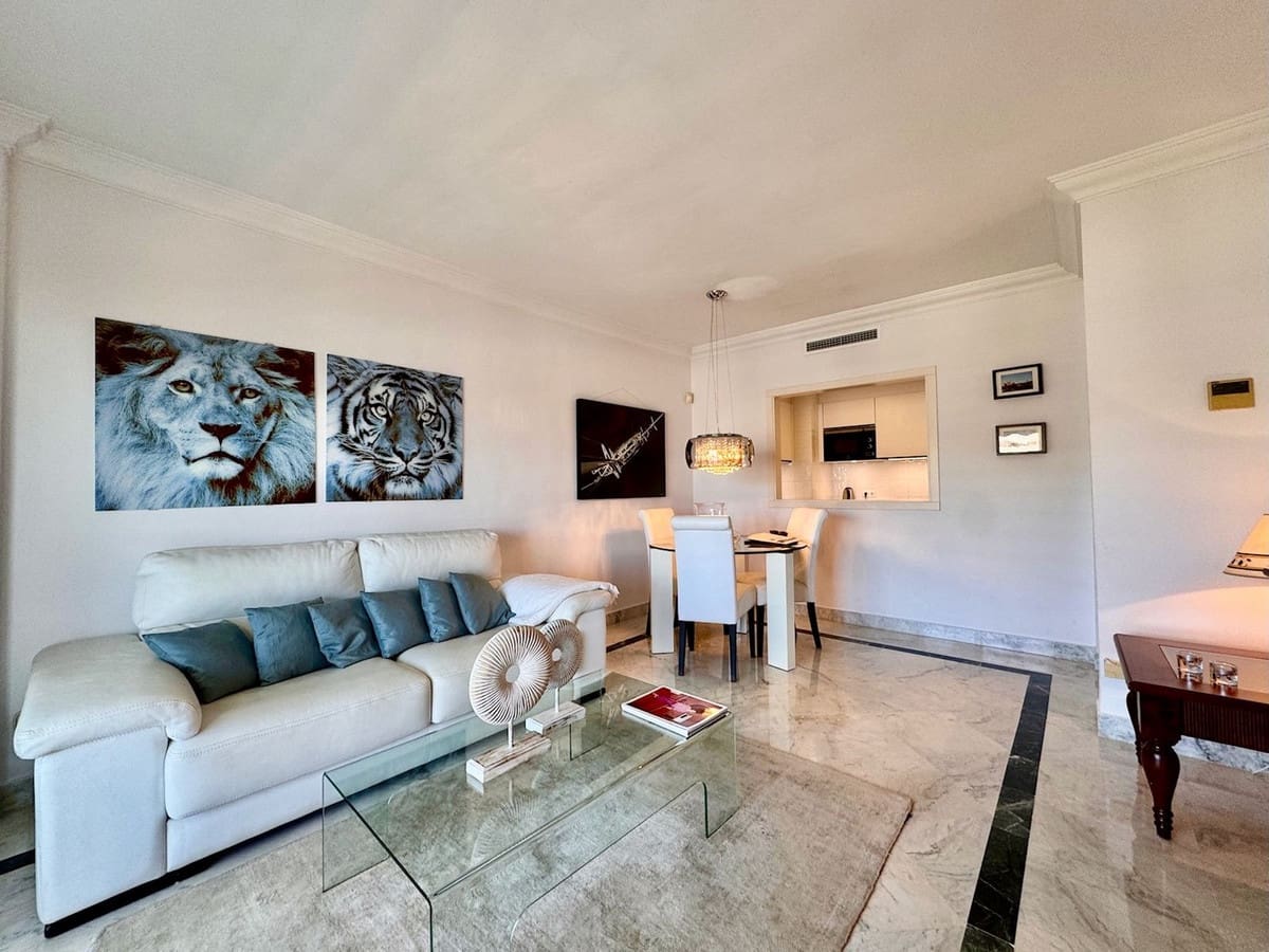 2 Zimmer Apartment zu verkaufen in Puerto Banus mit Pool Garage - 649.900 € (Ref: 9377700)