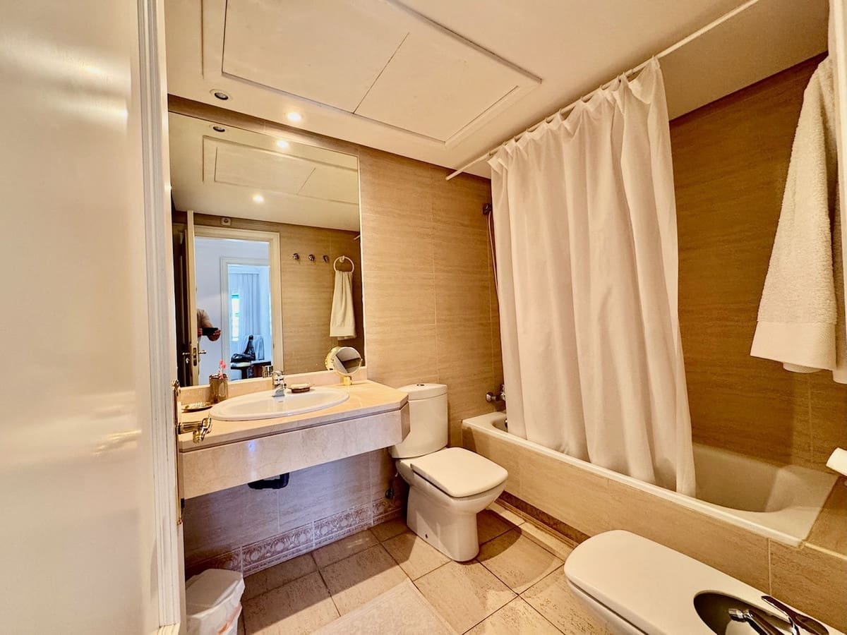 2 Zimmer Apartment zu verkaufen in Puerto Banus mit Pool Garage - 649.900 € (Ref: 9377700)