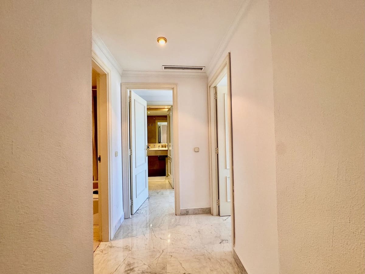 2 bedroom Apartment for sale in Puerto Banus with pool garage - € 649,900 (Ref: 9377700)