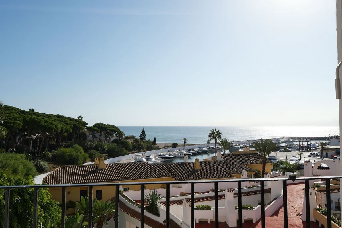 2 soverom Strandleiligheter til salgs i Cabopino med svømmebasseng - € 449 000 (Ref: 9388673)