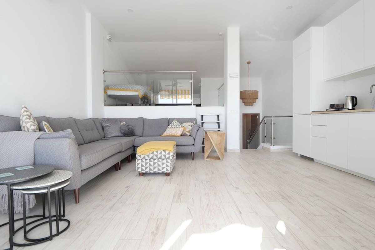 2 soveværelse Strandlejlighed til salg i Cabopino med swimmingpool - € 419.000 (Ref: 9388673)