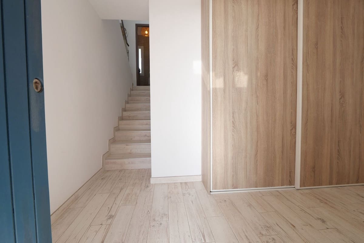 2 soveværelse Strandlejlighed til salg i Cabopino med swimmingpool - € 419.000 (Ref: 9388673)