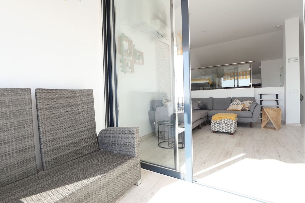 2 soveværelse Strandlejlighed til salg i Cabopino med swimmingpool - € 419.000 (Ref: 9388673)