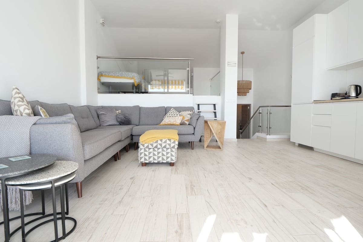 2 soveværelse Strandlejlighed til salg i Cabopino med swimmingpool - € 419.000 (Ref: 9388673)