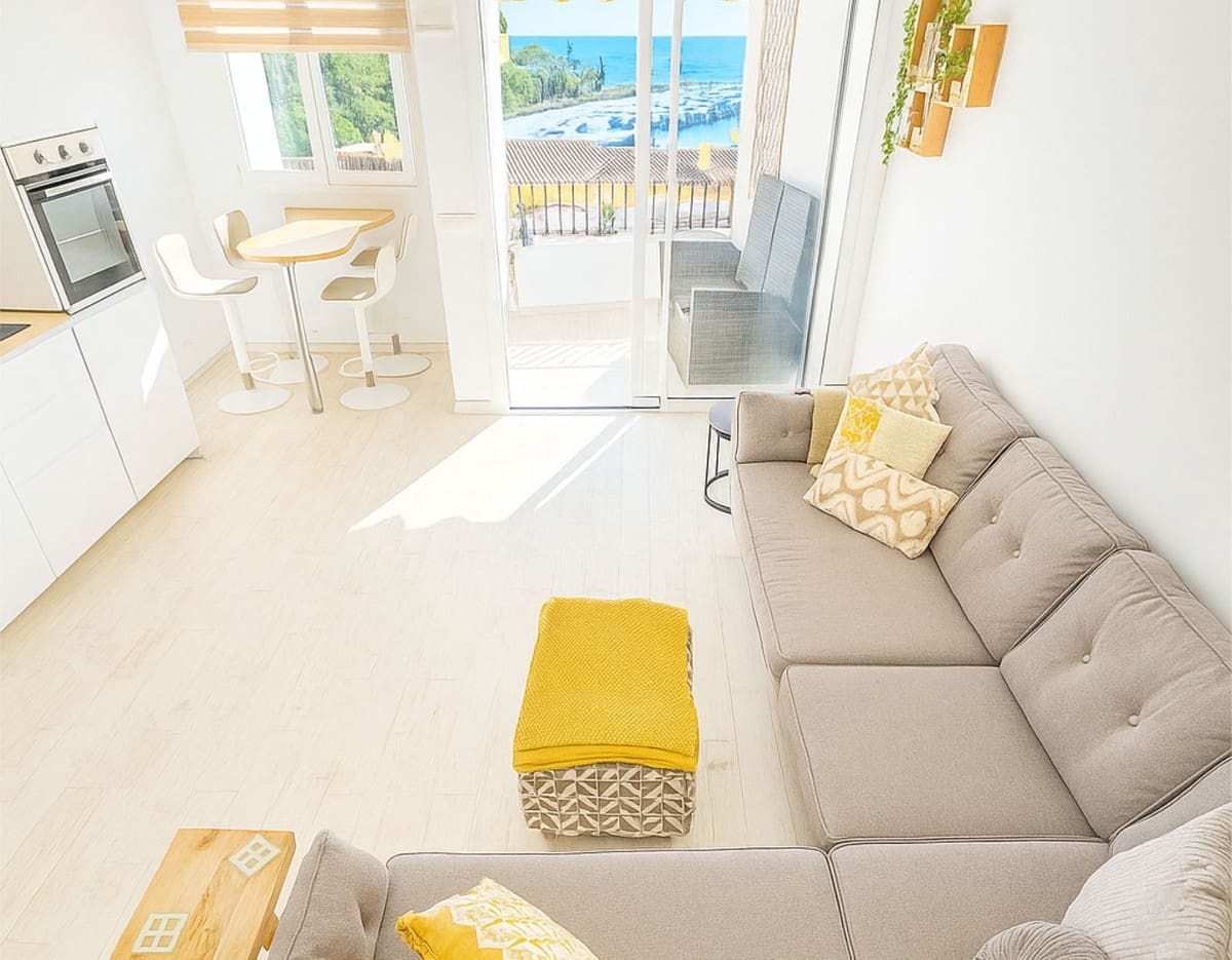 2 soveværelse Strandlejlighed til salg i Cabopino med swimmingpool - € 419.000 (Ref: 9388673)