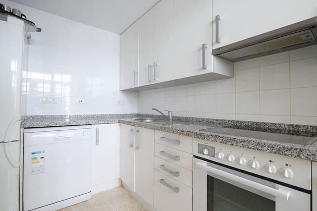 3 makuuhuone Omakotitalo myytävänä paikassa Cabopino, Marbella mukana uima-altaan - 549 999 € (Ref: 9397872)