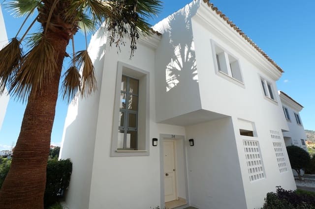 3 makuuhuone Omakotitalo myytävänä paikassa Cabopino, Marbella mukana uima-altaan - 549 999 € (Ref: 9397872)