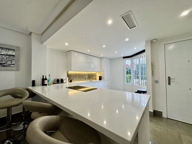 3 soveværelse Byhus til salg i Cabopino, Marbella med swimmingpool garage - € 574.900 (Ref: 9397983)