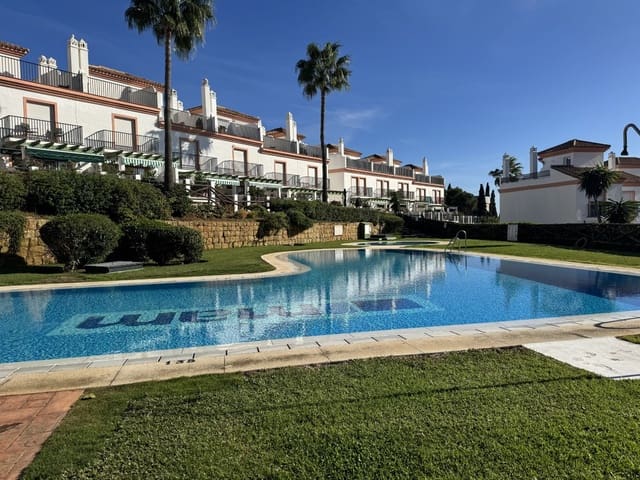 3 soveværelse Byhus til salg i Cabopino, Marbella med swimmingpool garage - € 573.900 (Ref: 9397983)