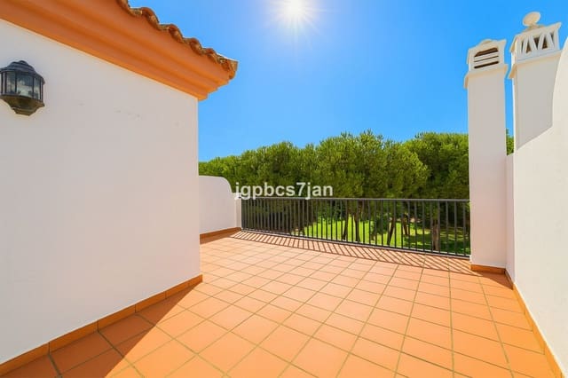 Casa de 3 habitaciones en Cabopino, Marbella en venta con piscina garaje - 573.900 € (Ref: 9397983)
