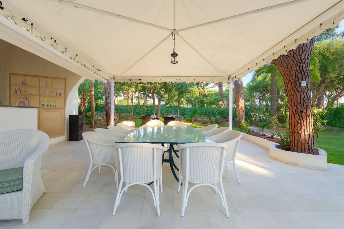 9 sypialnia Willa na sprzedaż w Cabopino z basenem garażem - 3 800 000 € (Ref: 9404618)