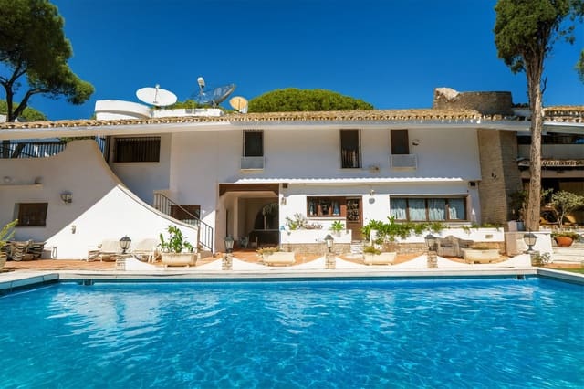 9 sypialnia Willa na sprzedaż w Cabopino, Marbella z basenem garażem - 3 800 000 € (Ref: 9404618)