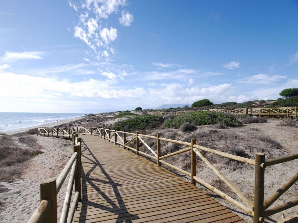 9 sypialnia Willa na sprzedaż w Cabopino z basenem garażem - 3 800 000 € (Ref: 9404618)