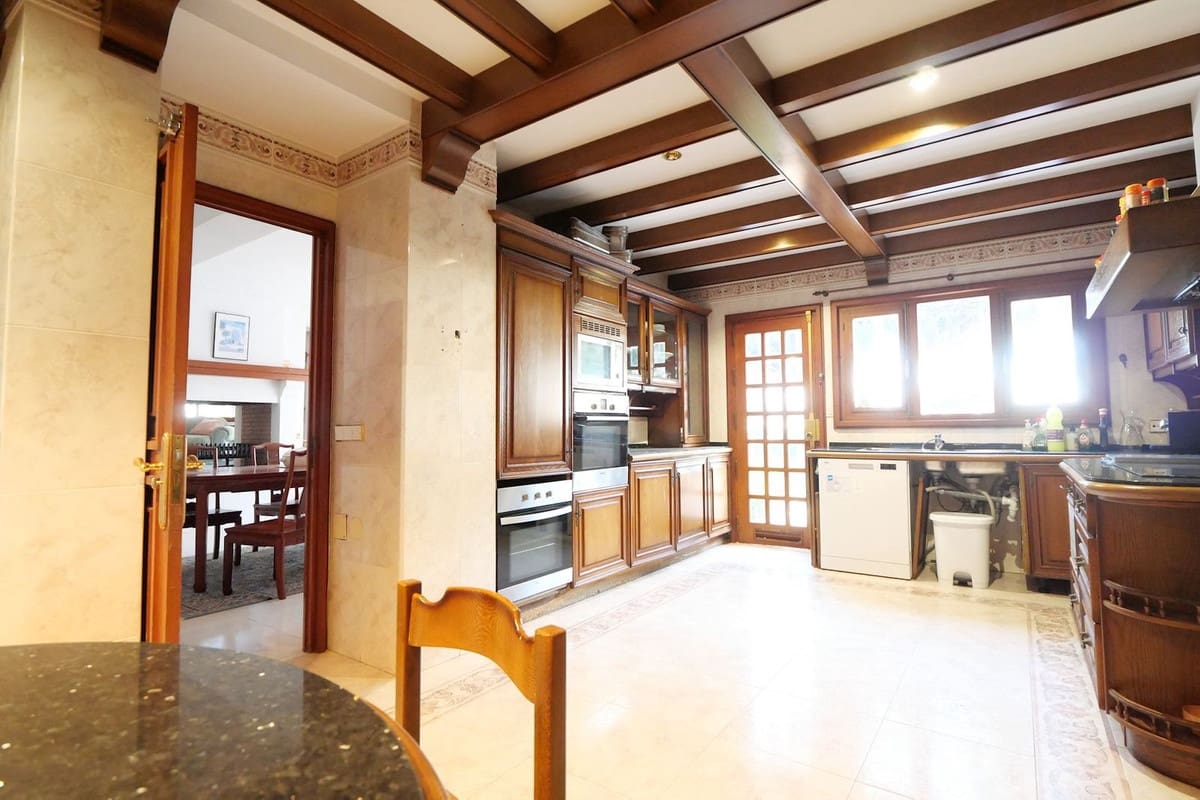 9 sypialnia Willa na sprzedaż w Cabopino z basenem garażem - 3 800 000 € (Ref: 9404618)