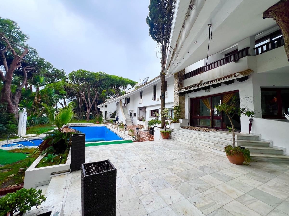 9 sypialnia Willa na sprzedaż w Cabopino z basenem garażem - 3 800 000 € (Ref: 9404618)